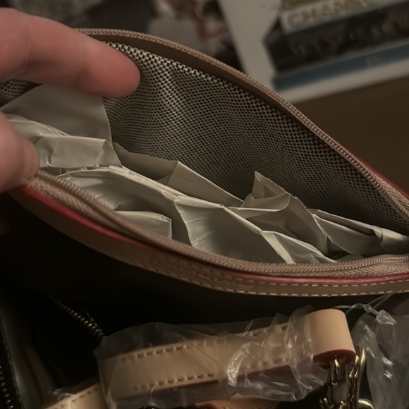 NWOT Dooney and Bourke 3 piece set (dust bag included) - Picture 8 of 12